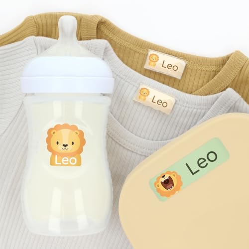 Klebekerlchen® Namensaufkleber Kinder Set für Kleidung & Gegenstände (75 Stück), Namensetiketten zum Beschriften für Kindergarten, Kita oder Schule, wasserfest – Löwe von Klebekerlchen