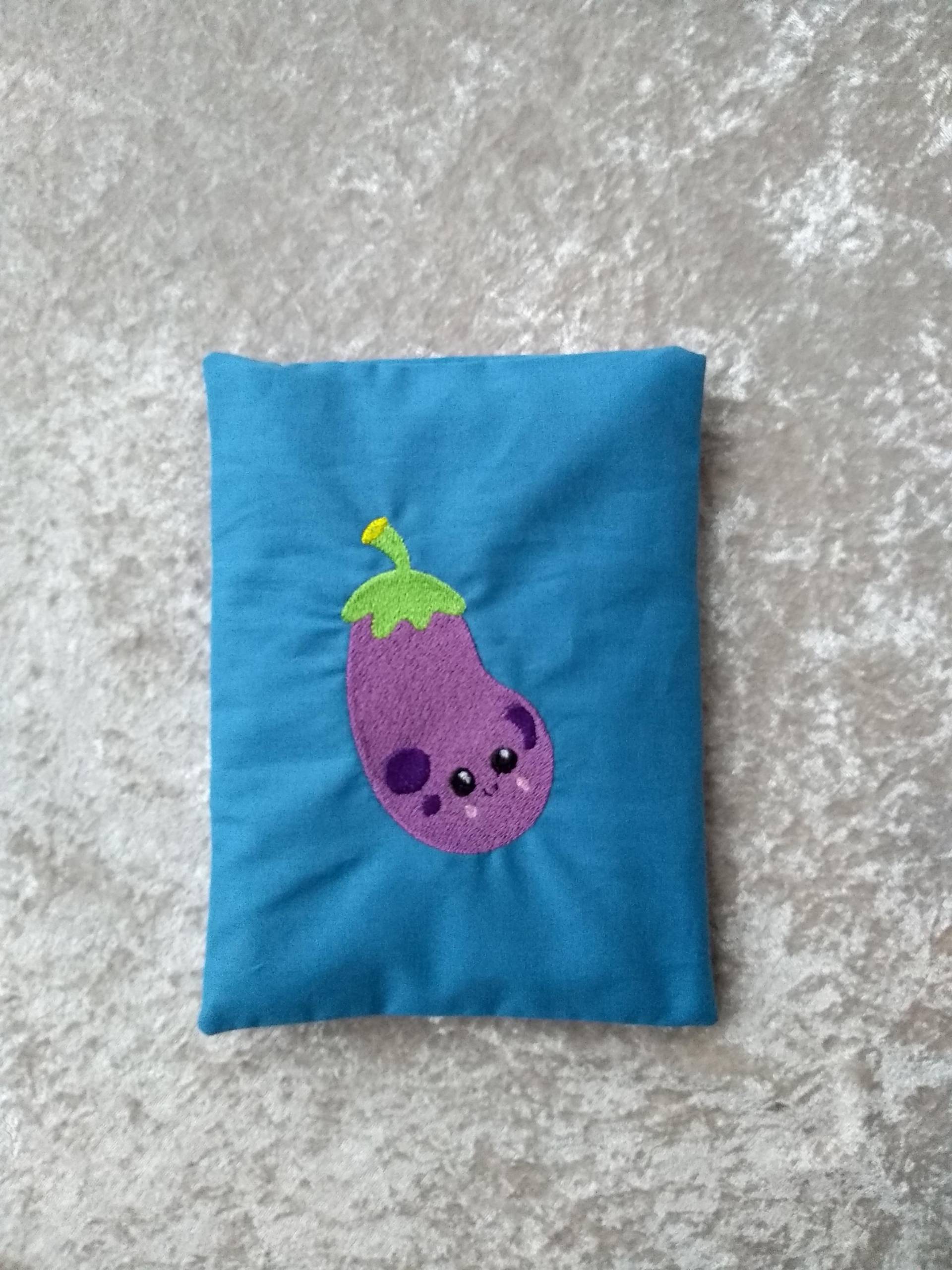 Wärmekissen, Auberginen-stickerei, Blau von KleineWohlmanufaktur