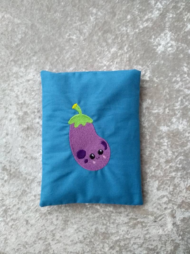 Wärmekissen, Auberginen-stickerei, Blau von KleineWohlmanufaktur