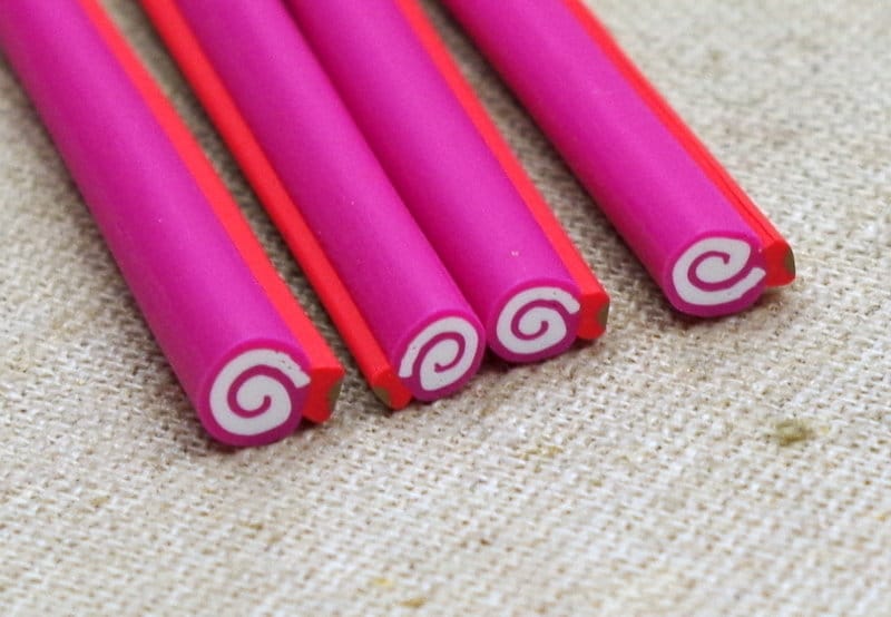 4 Polymer Clay Sticks Erdbeer Konfekt Pink Weiß 4 Polymer Clay Sticks Erdbeer Konfekt Pink Weiß von Klunkerinsel