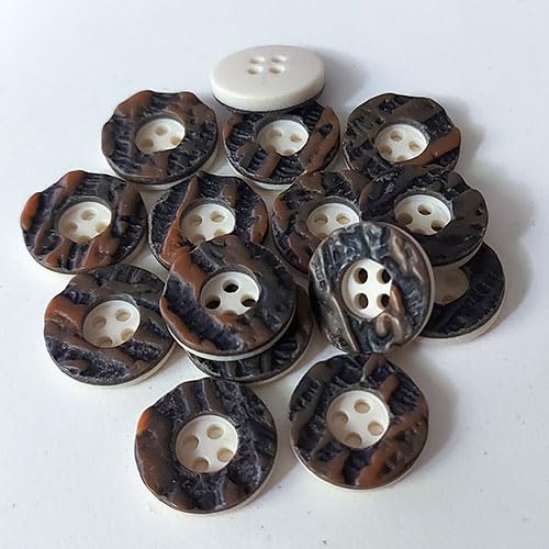 Knopfparadies - 10er Set Hirschhornknöpfe aus Kunststoff, braun meliert, 18mm, 4-Loch-Knöpfe, für Trachten und Jagdkleidung Knopfparadies - 10er Set Hirschhornknöpfe aus Kunststoff, braun meliert, 18mm, 4-Loch-Knöpfe, für Trachten und Jagdkleidung von Knopfparadies