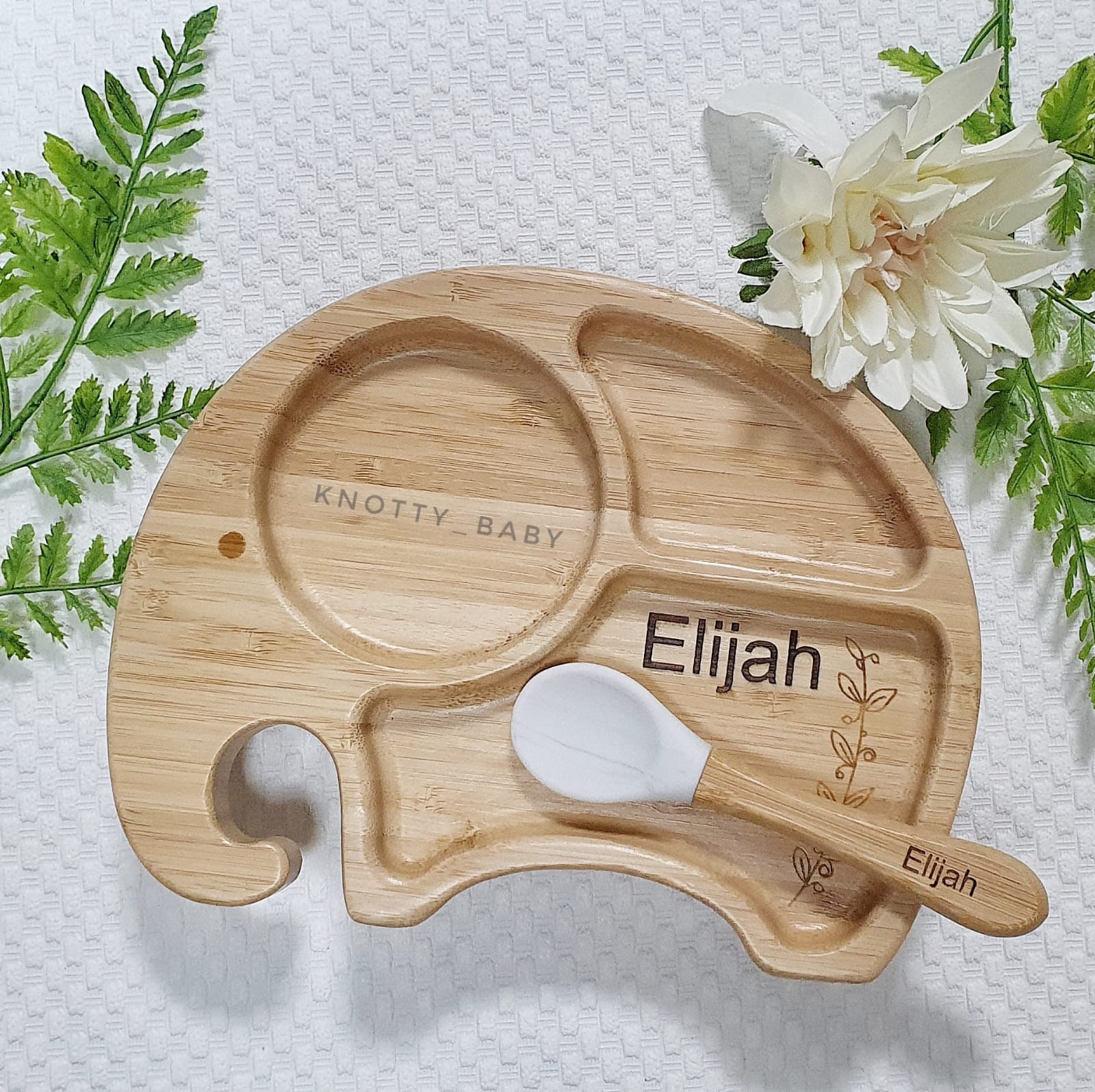 Marmor Weiß Personalisierte Laser Gravierte Bambus Elefant Baby Futterplatte Set Mit Silikon Saug, Löffel, Geschenk, Ostergeschenk Marmor Weiß Personalisierte Laser Gravierte Bambus Elefant Baby Futterplatte Set Mit Silikon Saug, Löffel, Geschenk, Ostergeschenk von KnottybabyCrafts