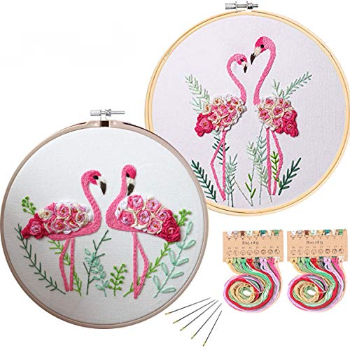 Konrisa Flamingo-Stickset für Anfänger mit Blumenmuster, geprägt, vollständiges Stickerei-Starter-Set für Erwachsene, Kreuzstich mit Sticktuch, Reifen, Farbgarn und Werkzeug, 2er-Set von Konrisa