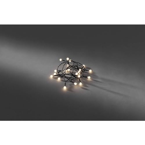 Konstsmide 1492-107 LED Globelichterkette mit runden Dioden / für Innen / VDE geprüft / Batteriebetrieben: 4xAA 1.5V (exkl.) / 6h Timer / 50 warm weiße Dioden / schwarzes Kabel, warmweiß, 50 LEDs von Konstsmide