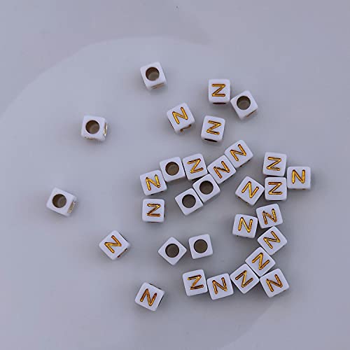 Buchstaben Perlen, 30er Set, 6x6 mm, weiß mit gold, eckig, mit Loch zum Basteln für Schmuck auffädeln Armband Uhr Buchstabenwürfel Kinder groß klein Acryl Alphabet Würfel (Buchstabe N) von Kopper-24