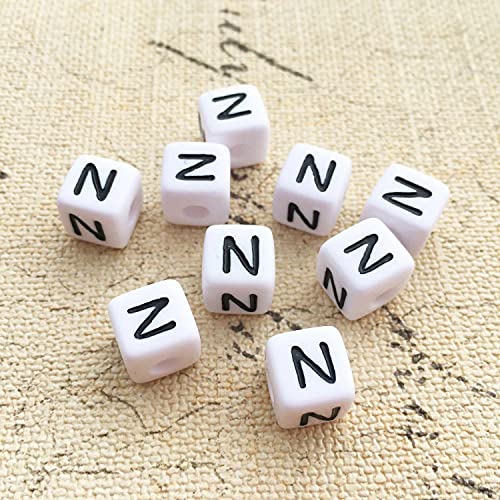Buchstaben Perlen, 30er Set, 6x6 mm, weiß mit schwarz, eckig, mit Loch zum Basteln für Schmuck auffädeln Armband Uhr Buchstabenwürfel Kinder groß klein Acryl Alphabet Würfel (Buchstabe N) von Kopper-24