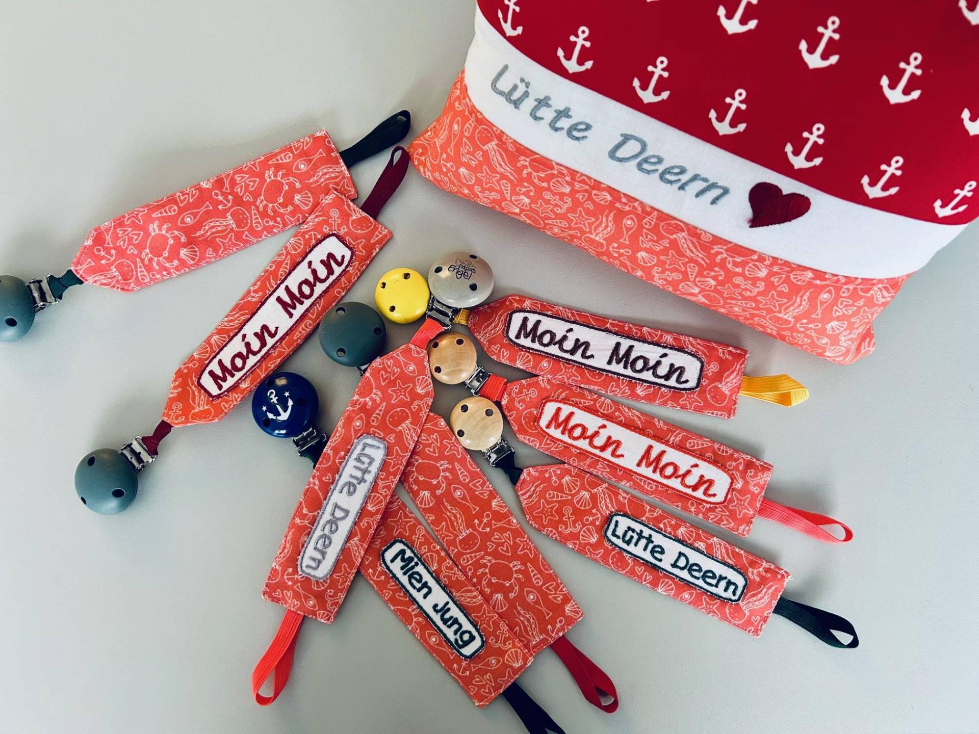 Personalisierbares Schnullerband Meerestiere Lachsfarben - 100% Bio-Baumwolle/Maritime Schnullerkette Mit Wunschtext Oder Namen Personalisierbares Schnullerband Meerestiere Lachsfarben - 100% Bio-Baumwolle/Maritime Schnullerkette Mit Wunschtext Oder Namen von KuestenfieberDesign