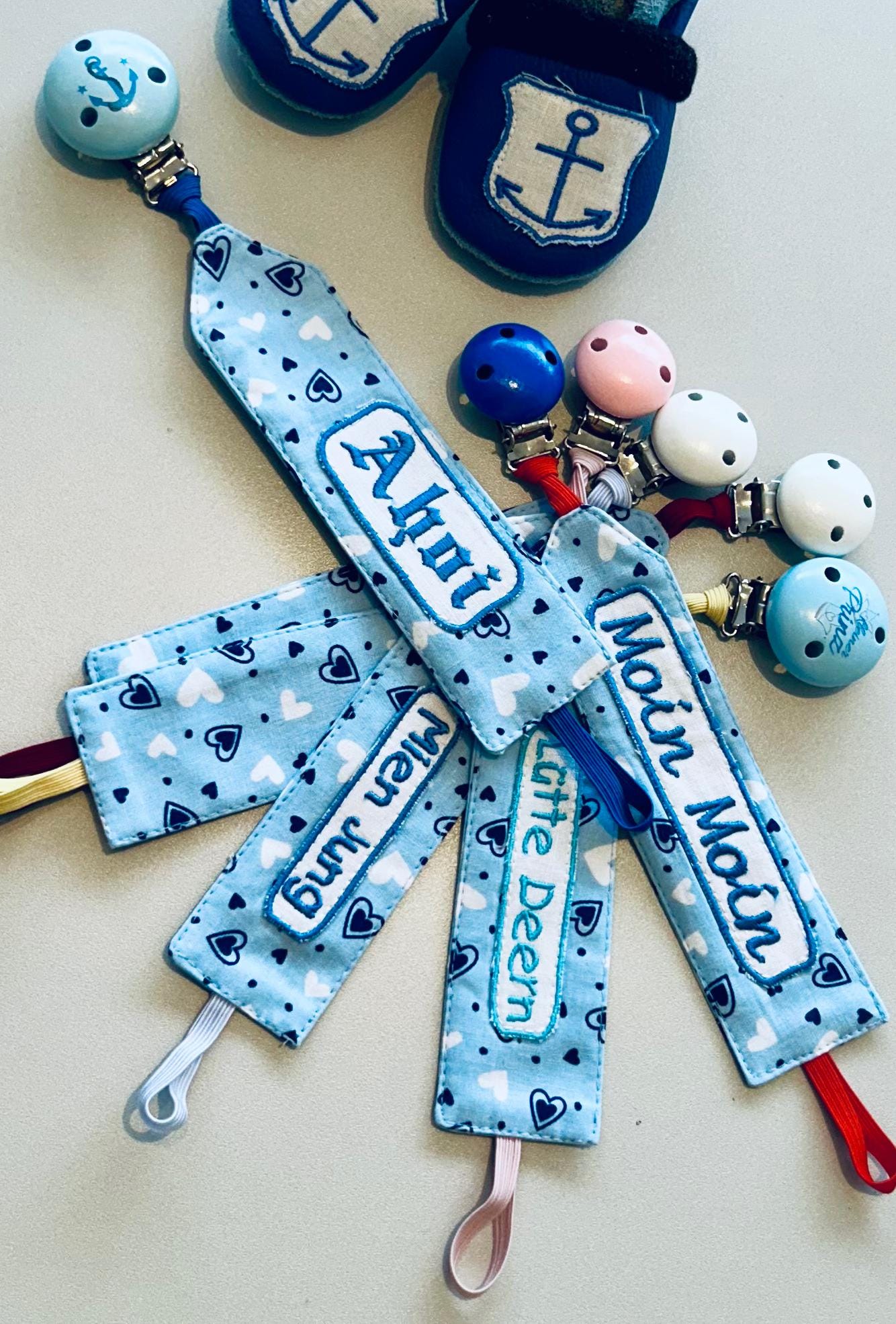 Schnullerband Hellblau Mit Kleinen Herzen Schnullerband Hellblau Mit Kleinen Herzen von KuestenfieberDesign