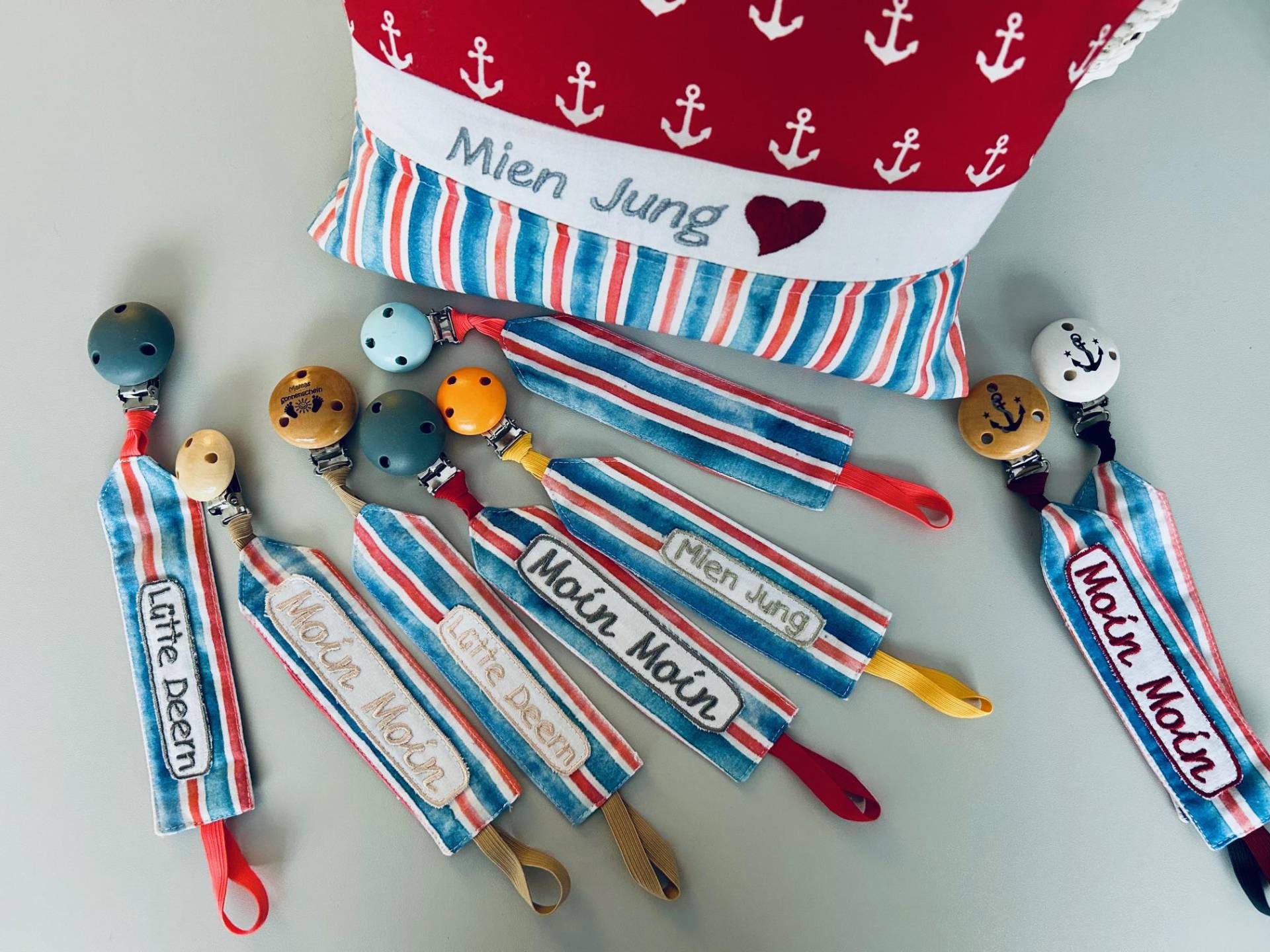 Schnullerband Maritime Streifen/Personalisierbare Schnullerkette Blau Rot Weiß Gestreift Ideales Babygesschenk Zur Geburt Mit Namen Schnullerband Maritime Streifen/Personalisierbare Schnullerkette Blau Rot Weiß Gestreift Ideales Babygesschenk Zur Geburt Mit Namen von KuestenfieberDesign