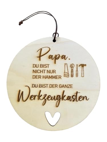 Kunstmanufaktur Engel Holz-Dekoschild „Papa, du bist der ganze Werkzeugkasten“ – Geschenkidee für Papa Vatertag | Runde Holzplatte mit Gravur, Herz-Ausschnitt & Werkzeug-Motiven | Ø 20 cm Kunstmanufaktur Engel Holz-Dekoschild „Papa, du bist der ganze Werkzeugkasten“ – Geschenkidee für Papa Vatertag | Runde Holzplatte mit Gravur, Herz-Ausschnitt & Werkzeug-Motiven | Ø 20 cm von Kunstmanufaktur Engel