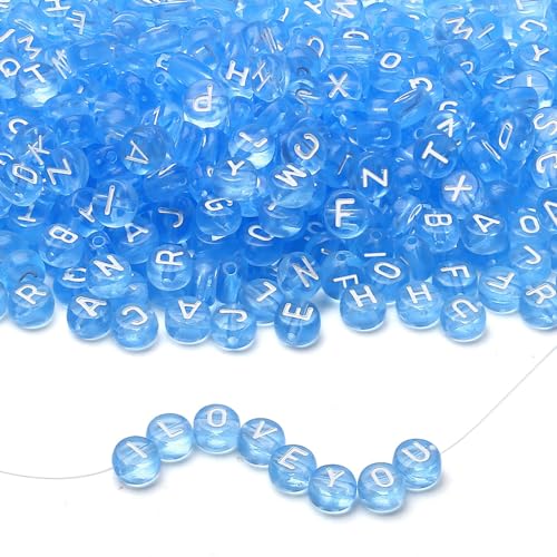 LAIDANLA Acryl-Buchstabenperlen, Alphabet, weiße Buchstaben, blau, transparent, rund, 7 x 4 mm, für Schmuck, Armbänder, Halsketten, Schlüsselanhänger, 1500 Stück von LAIDANLA