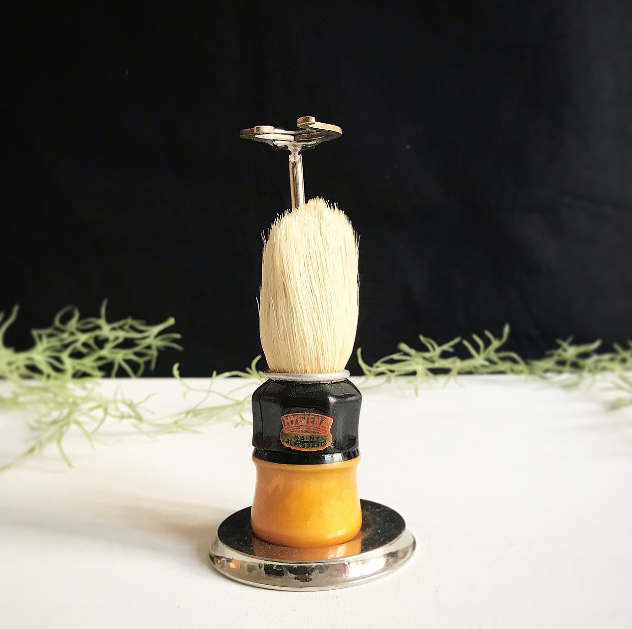 Antik Rasierpinsel "Hygiena" Aus Bakelit/ständer - Halter Metall Barbier Vintage Antik Rasierpinsel "Hygiena" Aus Bakelit/ständer - Halter Metall Barbier Vintage von LASTWALLFLOWER