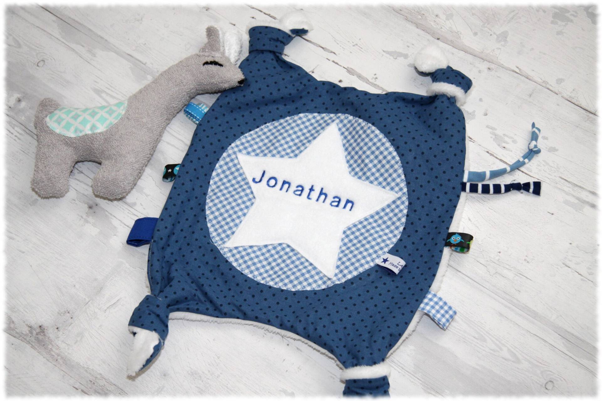 Schmusetuch Mit Namen Schnuffeltuch Personalisiert Knistertuch Geschenk Zur Geburt Namensstern Laviosar Schmusetuch Mit Namen Schnuffeltuch Personalisiert Knistertuch Geschenk Zur Geburt Namensstern Laviosar von LAVIOSAR