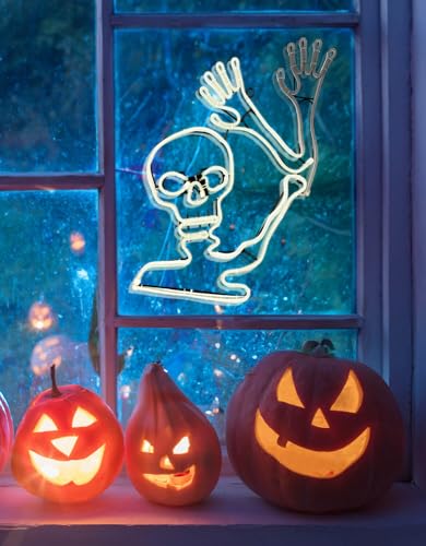 LED Universum - LED Fenstersilhouette neon weiß Skelett Bonesy mit Winkarm Effekt Fensterbild für Innen & Außen IP44 230V 54 x 25 cm Untoter Totenkopf schaurig schöne Halloween Gruseldeko von LED Universum