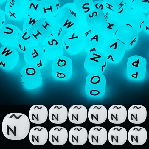 LEGENTLISUR 20 Stück Leuchtende Silikon Buchstabenperlen 12mm Würfel Im Dunkeln Leuchtend Vokal Alphabet Lose Perlen Für Freundschaftsarmbänder Halsketten DIY Projekte (Buchstabe A) von LEGENTLISUR