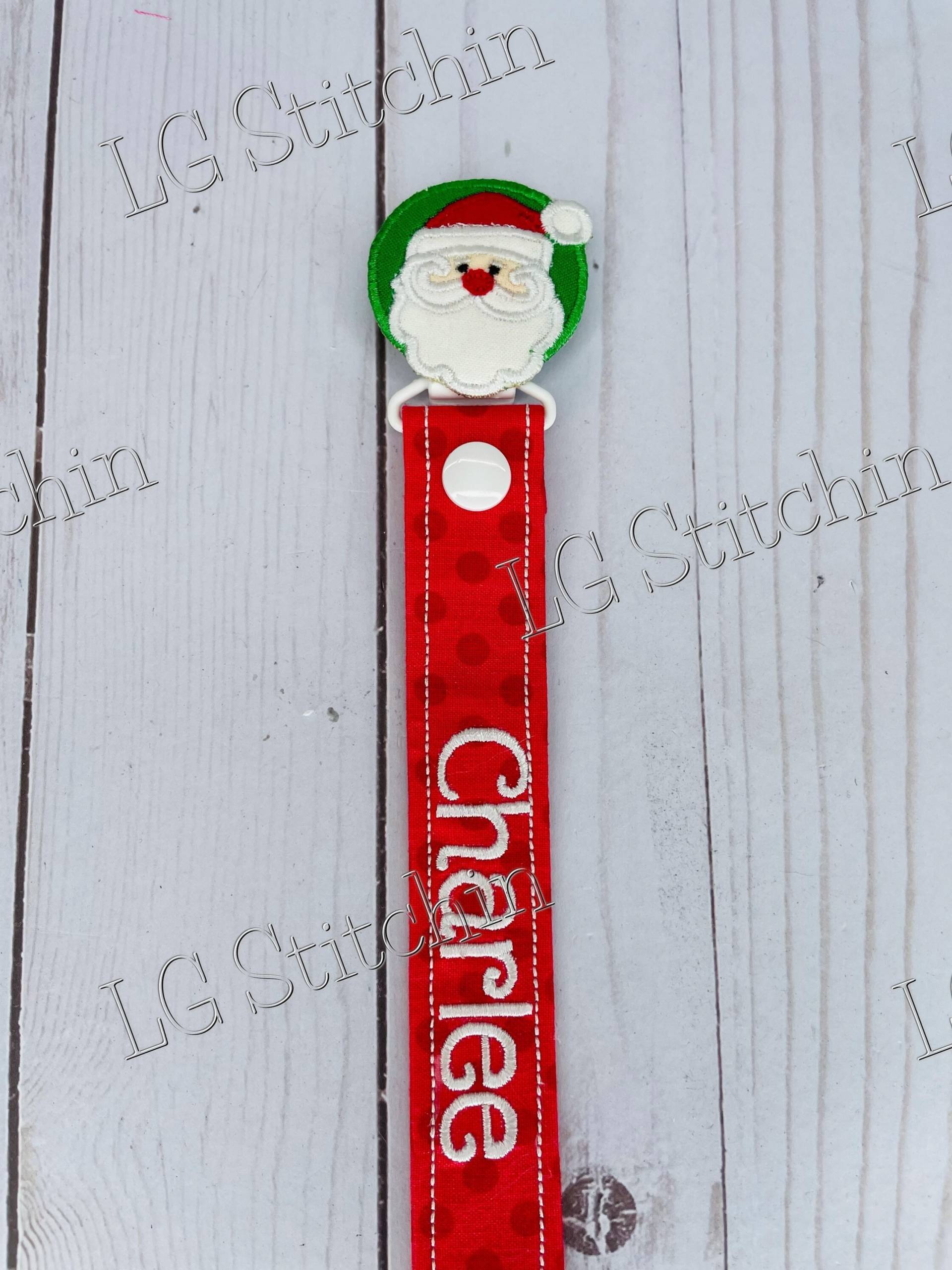 Weihnachtsmann Schnullerclip Benutzerdefinierte Bestickt Niedlicher Schnullerhalter Soothie Halter Bobo Dodie Weihnachtsmann Schnullerclip Benutzerdefinierte Bestickt Niedlicher Schnullerhalter Soothie Halter Bobo Dodie von LGStitchin