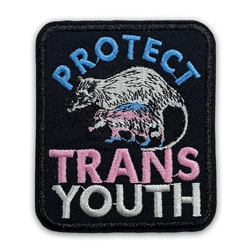 Protect Trans Youth Patch 7,6 cm, lustiger Opossum Trans Rights LGBTQ Gay Ally Bügeln/Aufnähen, Stoffapplikation für Trucker, Hut, Kleidung, Rucksack, DIY-Zubehör, Kollegen, Freunde, Mutter, Geschenk Protect Trans Youth Patch 7,6 cm, lustiger Opossum Trans Rights LGBTQ Gay Ally Bügeln/Aufnähen, Stoffapplikation für Trucker, Hut, Kleidung, Rucksack, DIY-Zubehör, Kollegen, Freunde, Mutter, Geschenk von LILIROZE