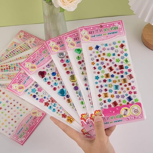 Glitzersteine Selbstklebend, 8 Blatt Bunt Strasssteine Selbstklebend Sticker Bunt mit Verschiedene Formen – Selbstklebende Glitzersteine zum Basteln für Kinder DIY Fotorahmen Grußkarten Dekoration Glitzersteine Selbstklebend, 8 Blatt Bunt Strasssteine Selbstklebend Sticker Bunt mit Verschiedene Formen – Selbstklebende Glitzersteine zum Basteln für Kinder DIY Fotorahmen Grußkarten Dekoration von LLNRC
