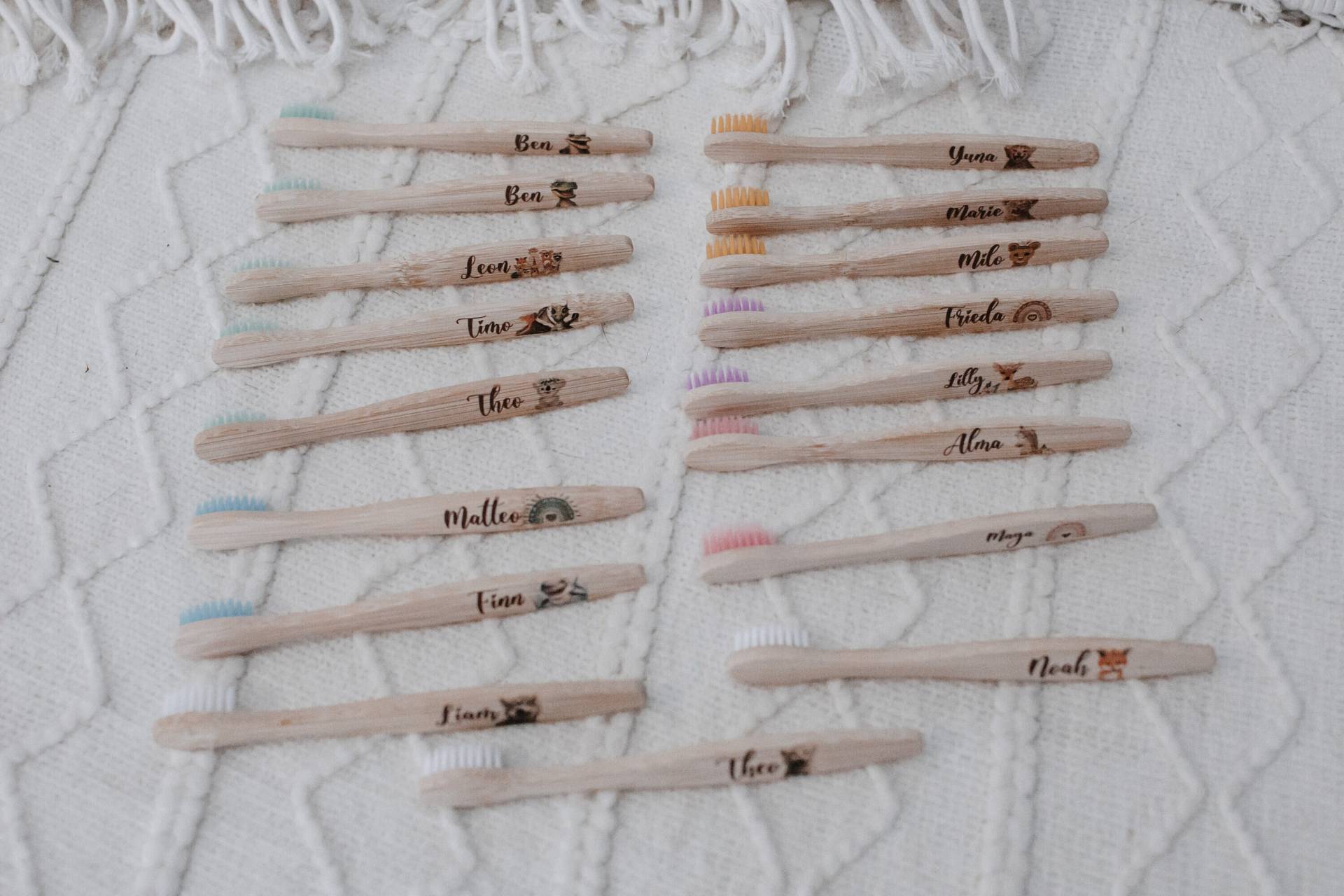 Personalisierte Bambuszahnbürste Für Kinder, Kinderzahnbürste Mit Name Personalisierte Bambuszahnbürste Für Kinder, Kinderzahnbürste Mit Name von LOVELYWILDMOMENTSDE