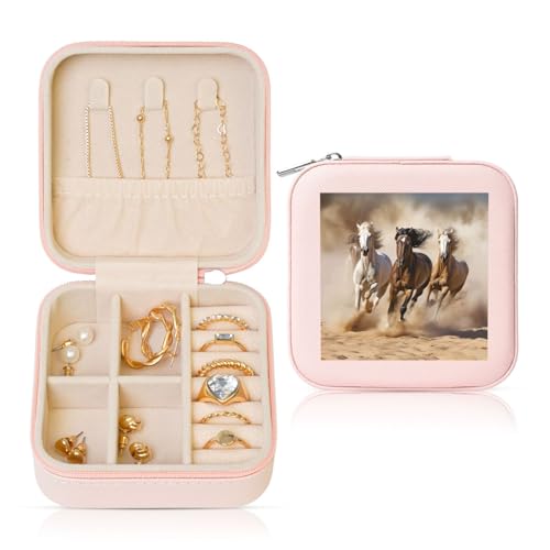 LPSRTWE Schmuckschatullen für Damen und Mädchen, quadratisch, Schmuck-Organizer, drei laufende Pferde, Leder-Schmuck-Aufbewahrungsbox, tragbar, Reise-Schmuckkoffer mit Reißverschluss für Halskette LPSRTWE Schmuckschatullen für Damen und Mädchen, quadratisch, Schmuck-Organizer, drei laufende Pferde, Leder-Schmuck-Aufbewahrungsbox, tragbar, Reise-Schmuckkoffer mit Reißverschluss für Halskette von LPSRTWE