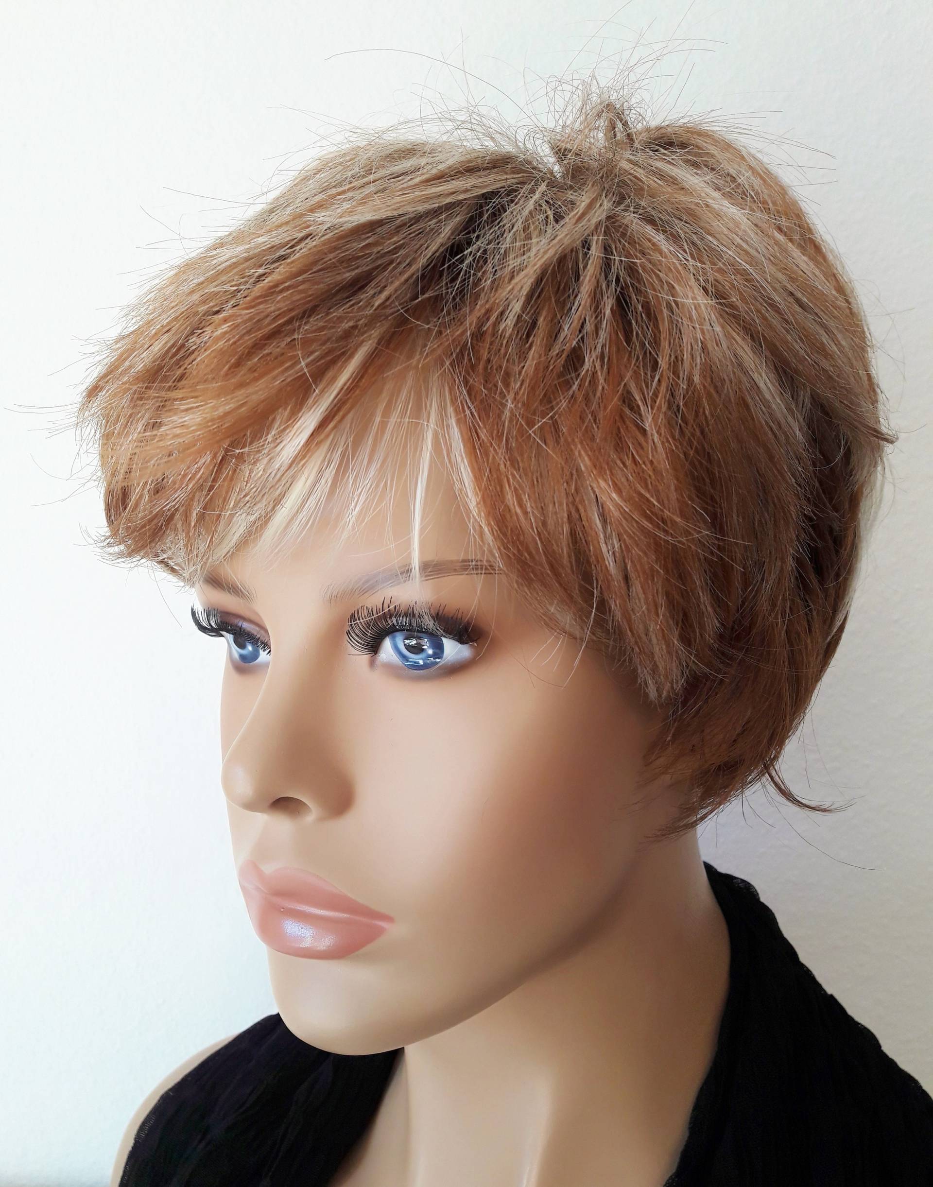 2 Damen Perücke Mit Freche Kurzhaarfrisur Auch Gut Für Winter Als Mütze Hell Braun Blonde Strähnchen Chemo Alopezie 2 Damen Perücke Mit Freche Kurzhaarfrisur Auch Gut Für Winter Als Mütze Hell Braun Blonde Strähnchen Chemo Alopezie von LUXEKOPF