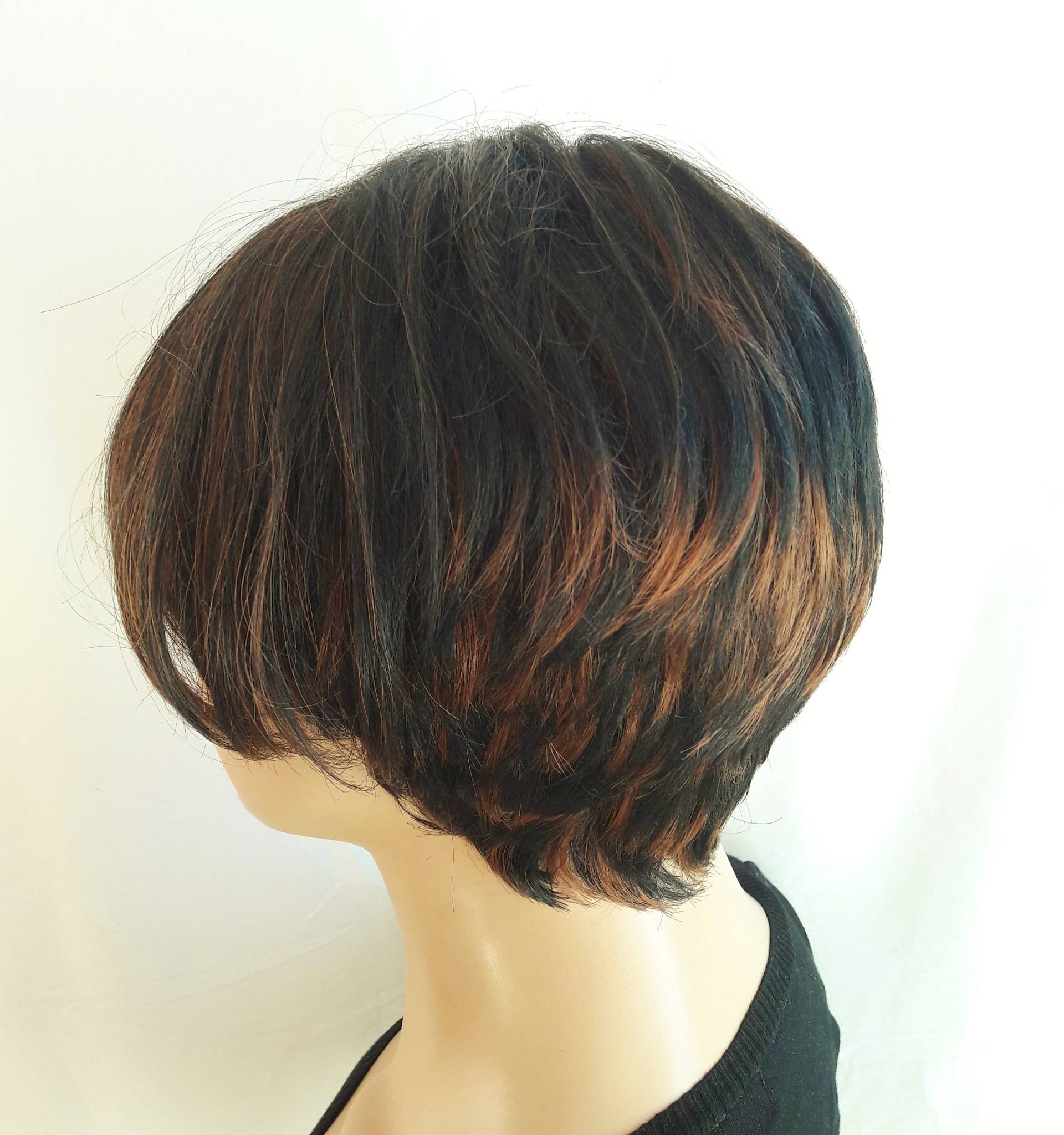 Damen Perücke Mit Freche Kurzhaarfrisur Auch in Winter Als Mütze Schwarz/Braun Strähnchen Für Chemo Alopezie Damen Perücke Mit Freche Kurzhaarfrisur Auch in Winter Als Mütze Schwarz/Braun Strähnchen Für Chemo Alopezie von LUXEKOPF