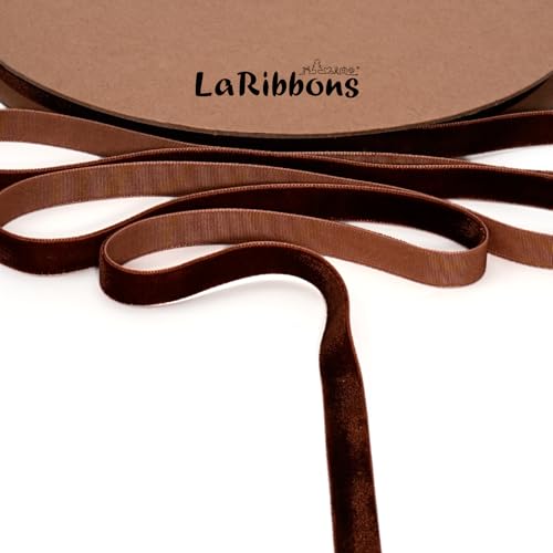 LaRibbons Dünnes Samtband, 0,9 cm x 22,7 m, braunes Samtband für Weihnachtsbaum, Geschenkverpackung, Kranzschleife, Outdoor-Dekoration LaRibbons Dünnes Samtband, 0,9 cm x 22,7 m, braunes Samtband für Weihnachtsbaum, Geschenkverpackung, Kranzschleife, Outdoor-Dekoration von LaRibbons