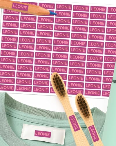 Namensaufkleber – 156 Mini personalisierte Etiketten für Stifte, Kleidung, Brotdose, Schule & Kita – wasserfest & spülmaschinenfest – BPA-frei – Labelino (Beere) von Labelino