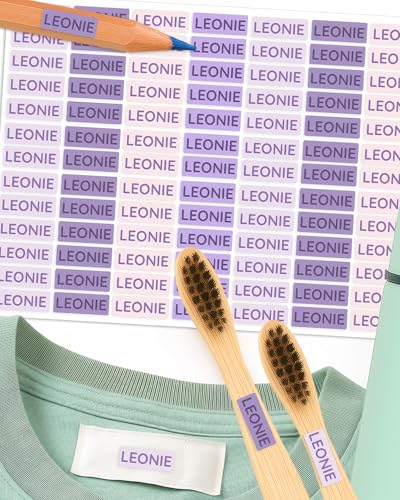 Namensaufkleber – 156 Mini personalisierte Etiketten für Stifte, Kleidung, Brotdose, Schule & Kita – wasserfest & spülmaschinenfest – BPA-frei – Labelino (Lilac) von Labelino