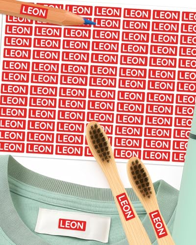 Namensaufkleber – 156 Mini personalisierte Etiketten für Stifte, Kleidung, Brotdose, Schule & Kita – wasserfest & spülmaschinenfest – BPA-frei – Labelino (Rot) von Labelino