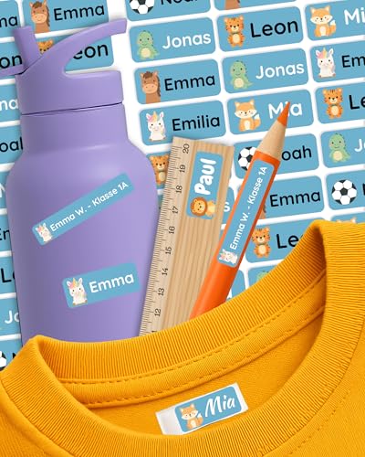 Namensschilder personalisiert – 88 Namensaufkleber für Kinder, Kleidung & Gegenstände in Schule & Kita | selbstklebend, wasserfest & waschmaschinenfest | Wunschname von Labelino® (Hellblau 08) von Labelino