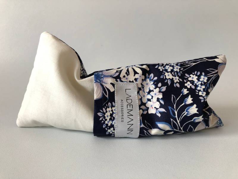 Augenkissen in Blau/Weiß, Baumwollsatin, Baumwolle, Vintage-stoff, Lavendel Und Bio Leinsaat, Ca. 11cm X 23cm von LademannAccessories