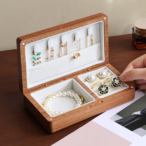 LadyRosian Kleine Schmuckschatulle aus Holz – Mini-Holz-Reise-Schmuckkästchen, tragbarer Organizer für Ringe, Ohrringe, Halsketten und Armbänder, für Damen, Mädchen, Herren, Sapeli LadyRosian Kleine Schmuckschatulle aus Holz – Mini-Holz-Reise-Schmuckkästchen, tragbarer Organizer für Ringe, Ohrringe, Halsketten und Armbänder, für Damen, Mädchen, Herren, Sapeli von LadyRosian