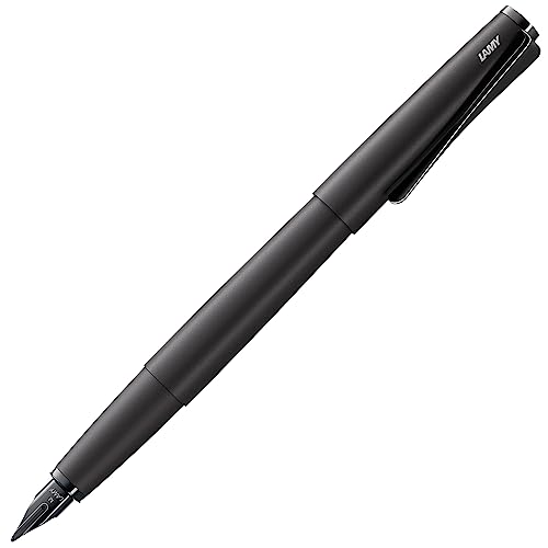 Lamy studio lx-all-black Füller – universeller Füllfederhalter in elegantem Gehäuse aus Ganzmetall – mit propellerförmigem Clip & Stahlfeder in Strichbreite B – inkl. Tintenpatrone T 10 blau Lamy studio lx-all-black Füller – universeller Füllfederhalter in elegantem Gehäuse aus Ganzmetall – mit propellerförmigem Clip & Stahlfeder in Strichbreite B – inkl. Tintenpatrone T 10 blau von Lamy