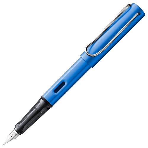 Lamy AL-star oceanblue Füller – Füllhalter mit ergonomischem Griff & polierter Stahlfeder in Strichbreite M – leichtes Aluminiumgehäuse – inkl. Tintenpatrone T 10 blau – Rechtshänder Lamy AL-star oceanblue Füller – Füllhalter mit ergonomischem Griff & polierter Stahlfeder in Strichbreite M – leichtes Aluminiumgehäuse – inkl. Tintenpatrone T 10 blau – Rechtshänder von Lamy