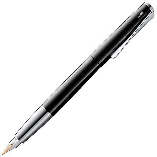 Lamy studio pianoblack Füller – universeller Füllfederhalter in elegantem Gehäuse aus Ganzmetall – 14 kt. Goldfeder, partiell platiniert & in Strichbreite B – inkl. Tintenpatrone T 10 blau Lamy studio pianoblack Füller – universeller Füllfederhalter in elegantem Gehäuse aus Ganzmetall – 14 kt. Goldfeder, partiell platiniert & in Strichbreite B – inkl. Tintenpatrone T 10 blau von Lamy