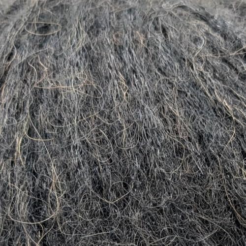 Aran/Kammgarn, Alpaka, Merinowolle und Polyamid-Mischgewebe, geblasenes Garn, 50 g, Alpaca Cloud 110 Storm Black Aran/Kammgarn, Alpaka, Merinowolle und Polyamid-Mischgewebe, geblasenes Garn, 50 g, Alpaca Cloud 110 Storm Black von Laughing Hens