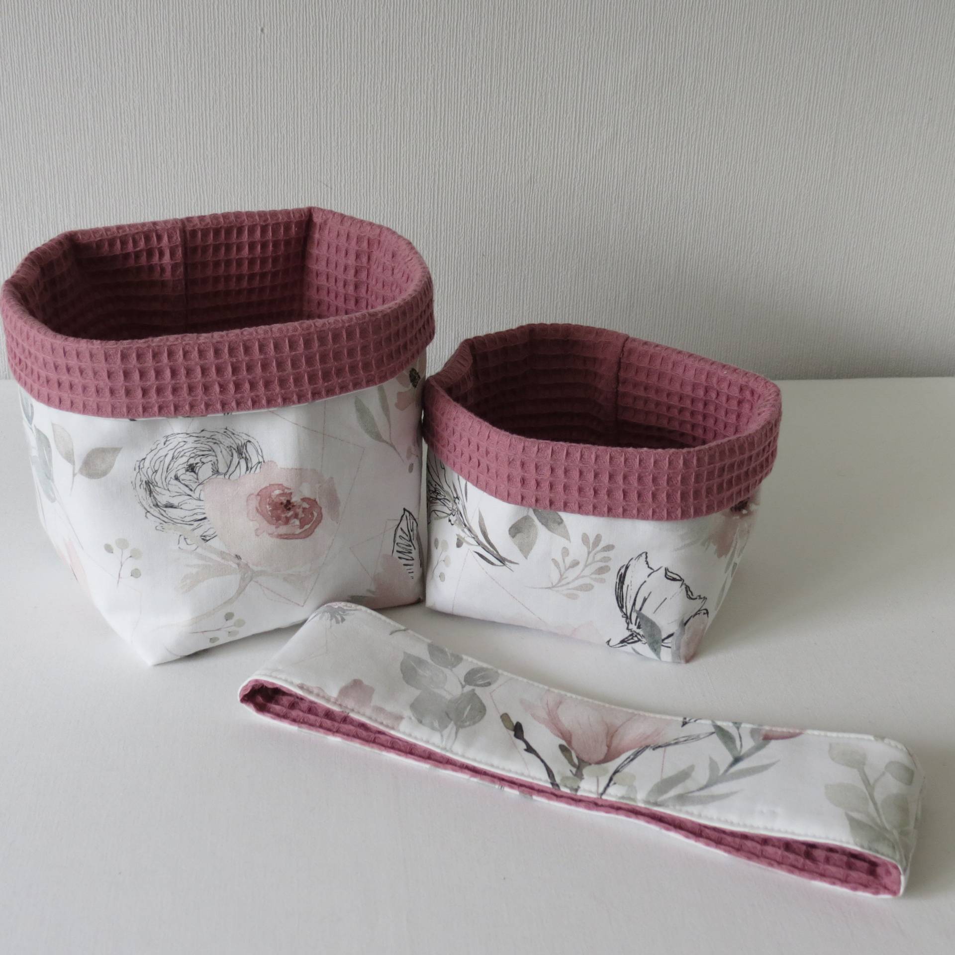 Wickeltischset ~ Magnolie Weiß/Altrosa Wahlweise Mit Oder Ohne Bezug Feuchttücherbox Baumwolle/Waffelpique Wickeltischset ~ Magnolie Weiß/Altrosa Wahlweise Mit Oder Ohne Bezug Feuchttücherbox Baumwolle/Waffelpique von LeNiCreativ