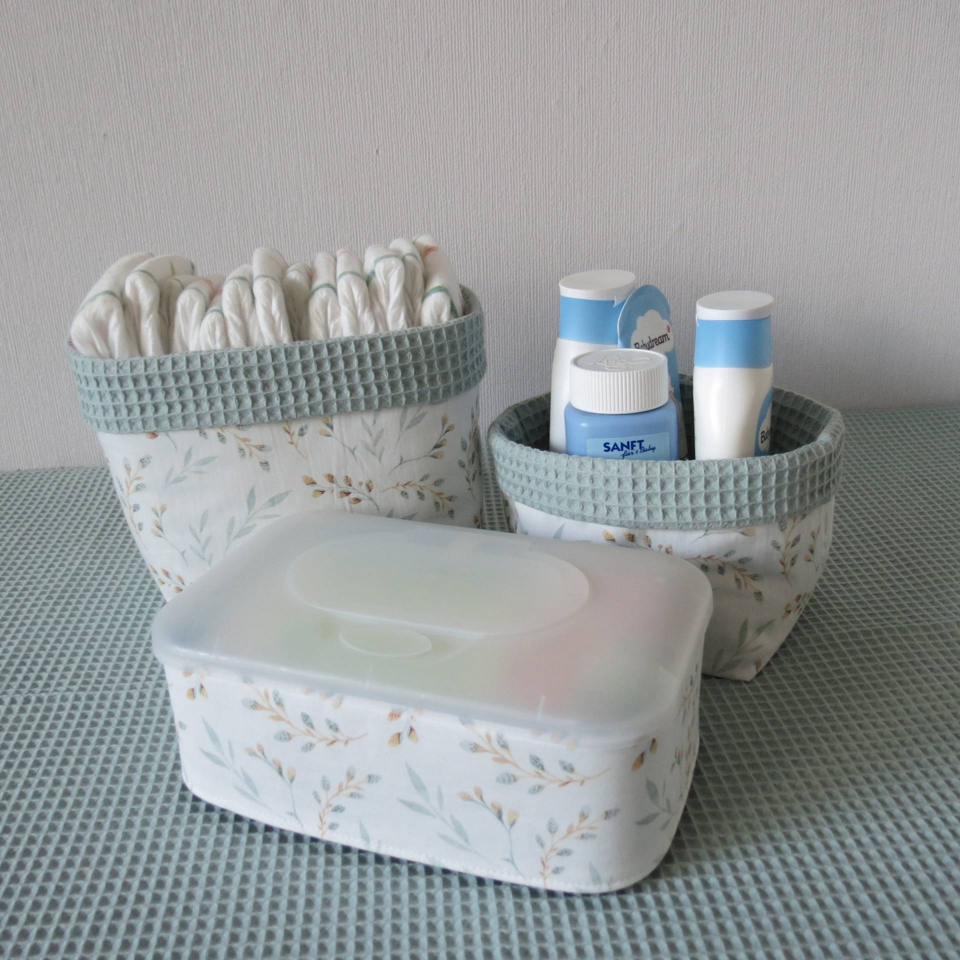 Wickeltischset ~ Weidenzweige Creme/Altgrün Wahlweise Mit Oder Ohne Bezug Feuchttücherbox Baumwolle/Waffelpique Wickeltischset ~ Weidenzweige Creme/Altgrün Wahlweise Mit Oder Ohne Bezug Feuchttücherbox Baumwolle/Waffelpique von LeNiCreativ