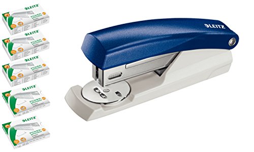 Leitz 55010035 Büroheftgerät Klein NeXXt, 25 Blatt inclusive 5 Päckchen Heftklammen mit je 1.000 Stück (mit extra Heftklammern, blau) von Leitz