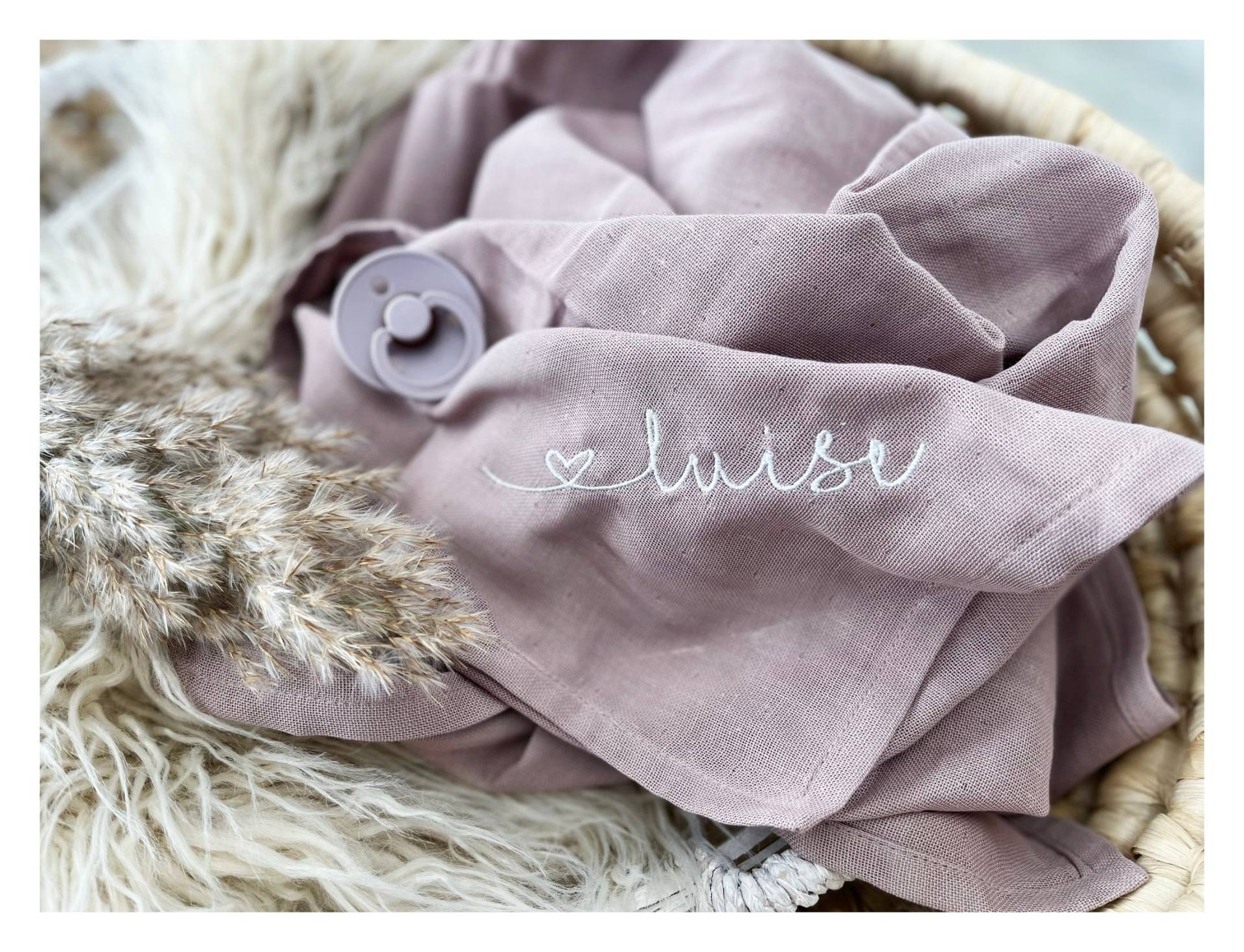 Bio Spucktuch Aus Zertifizierter Biobaumwolle Mulltuch Schmusetuch Kuscheltuch Name Namensstickerei Bestickt Altrosa Grau Personalisiert Bio Spucktuch Aus Zertifizierter Biobaumwolle Mulltuch Schmusetuch Kuscheltuch Name Namensstickerei Bestickt Altrosa Grau Personalisiert von LenisNaehwoelkchen