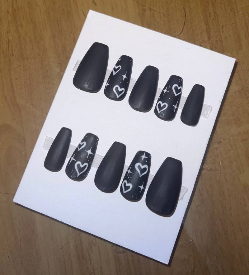 Schwarz Und Weiß Airbrush Hearts Press On Nails von LeslieDNails