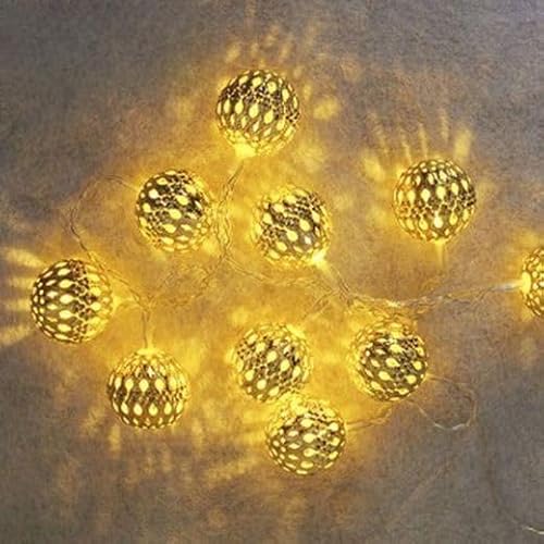 Levitantes 1,3 m lange dekorative LED-Lichterkette mit warmweißen Kugeln, angetrieben durch 2 AA-Batterien, ideal für Partys und Dekorationen. von Levitantes