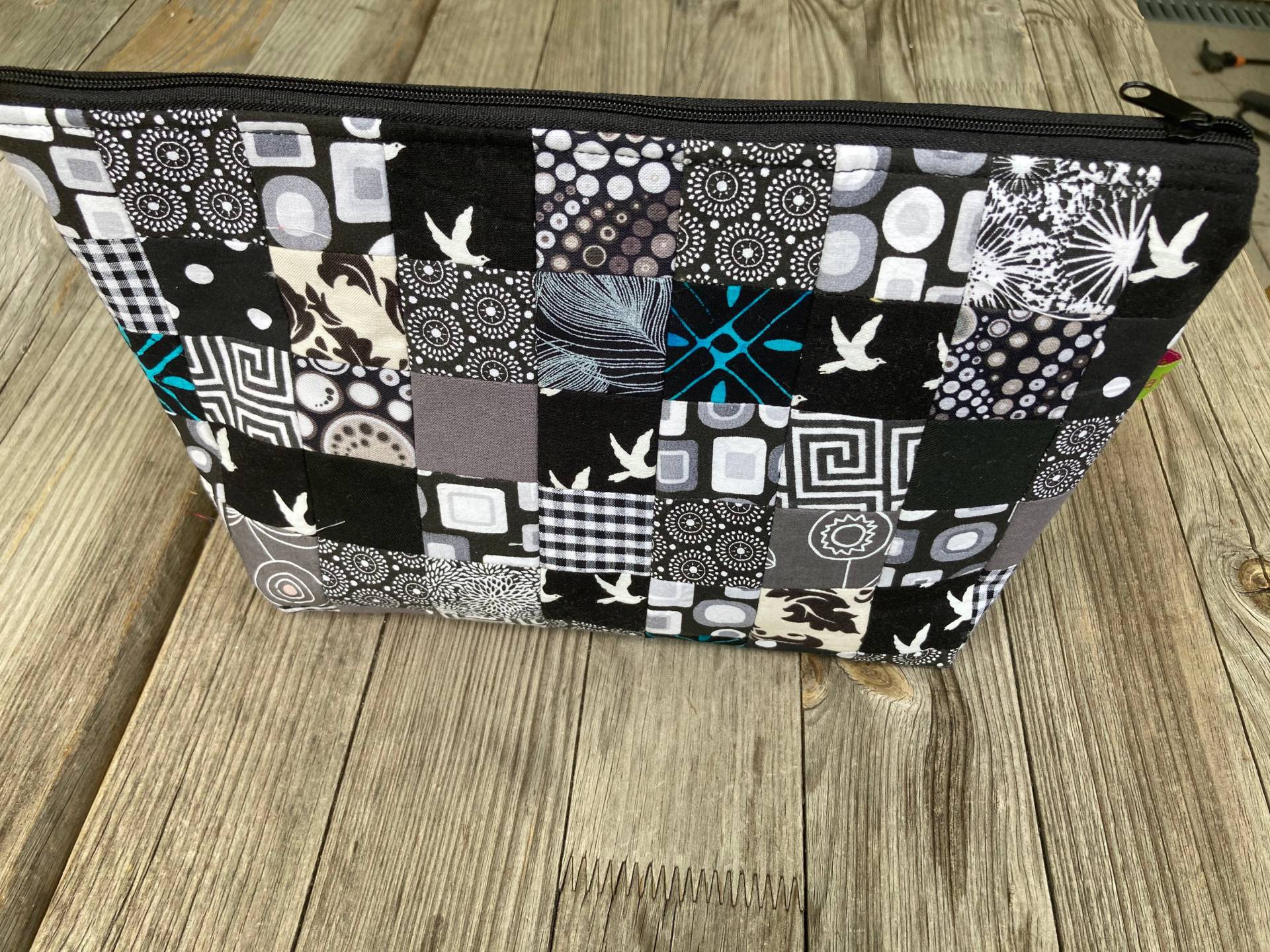 Wickeltasche, Kosmetiktasche in Schwarz Grau Wickeltasche, Kosmetiktasche in Schwarz Grau von LiaMalaDE
