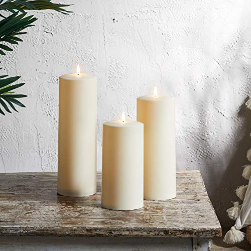 Lights4fun 3er Set TruGlow® LED Kerzen Stumpenkerzen mit warmweißer flackernder Flamme und Timer Zeitschaltuhr batteriebetrieben für außen Outdoor Garten Balkon Laterne 20/25/30cm [Energieklasse A++] von Lights4fun
