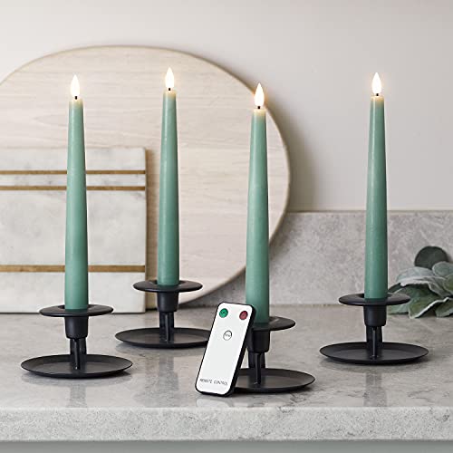 Lights4fun 4er Set Eukalyptus Grüne TruGlow® LED Stabkerzen mit Fernbedienung und Timer Echtwachs 22cm batteriebetrieben von Lights4fun