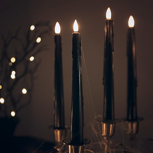 Lights4fun 4er Set TruGlow® LED schwarze Stabkerzen mit Fernbedienung Echtwachs Schwarz 24cm Halloween Deko von Lights4fun