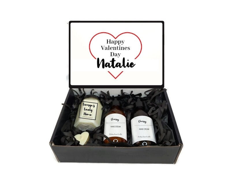 Valentinstag Geschenkbox Geschenkkorb - Individuell/Personalisiert Valentinstag Geschenkbox Geschenkkorb - Individuell/Personalisiert von LindsayLucasCandles