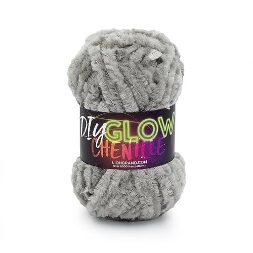 Lion Brand Yarn DIY Glow Chenille-Garn, Grau von Lion Brand Yarn