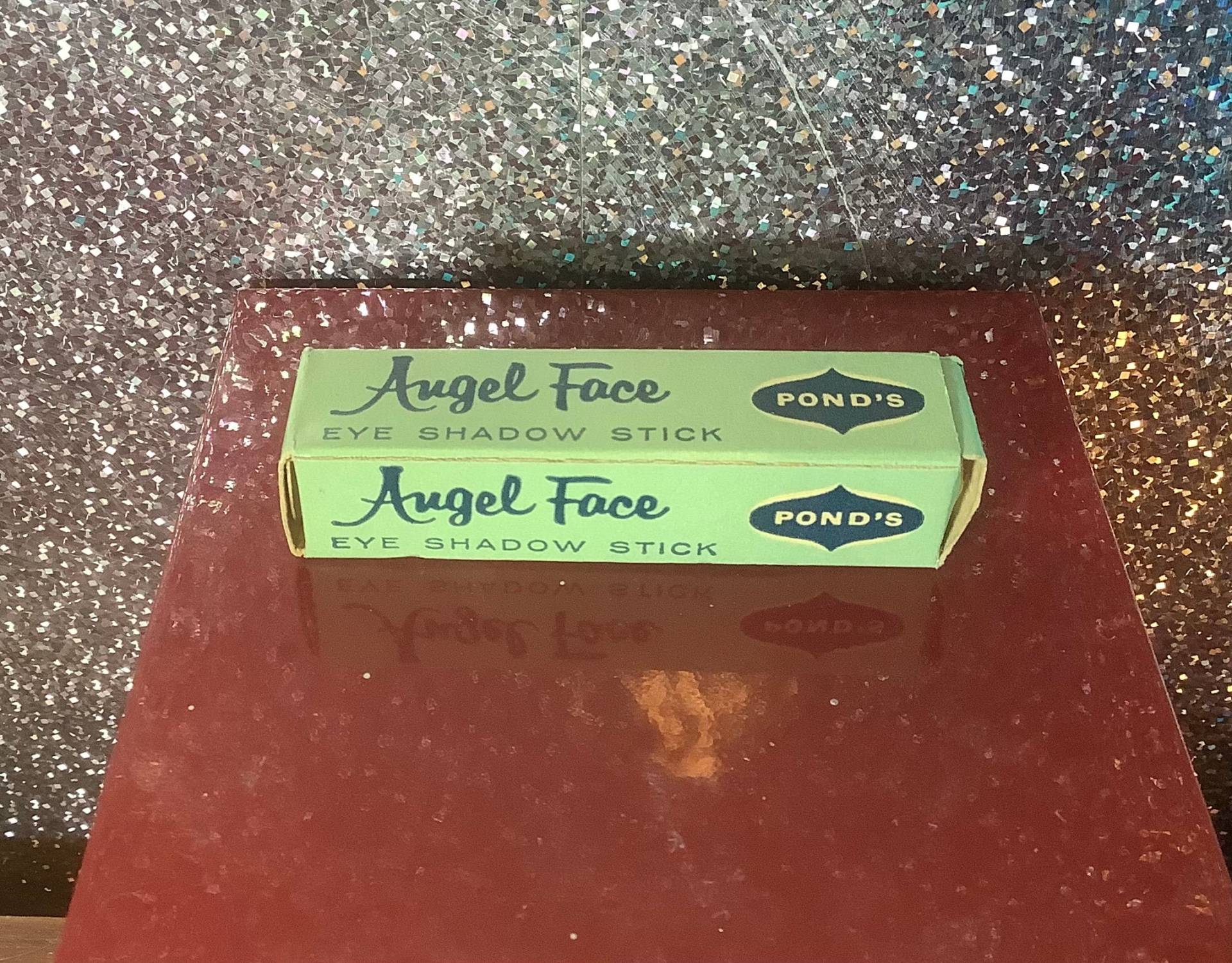 Teiche Engel Gesicht Perle Amethyst Augenschattenstab Teiche Engel Gesicht Perle Amethyst Augenschattenstab von LipstickandPanties